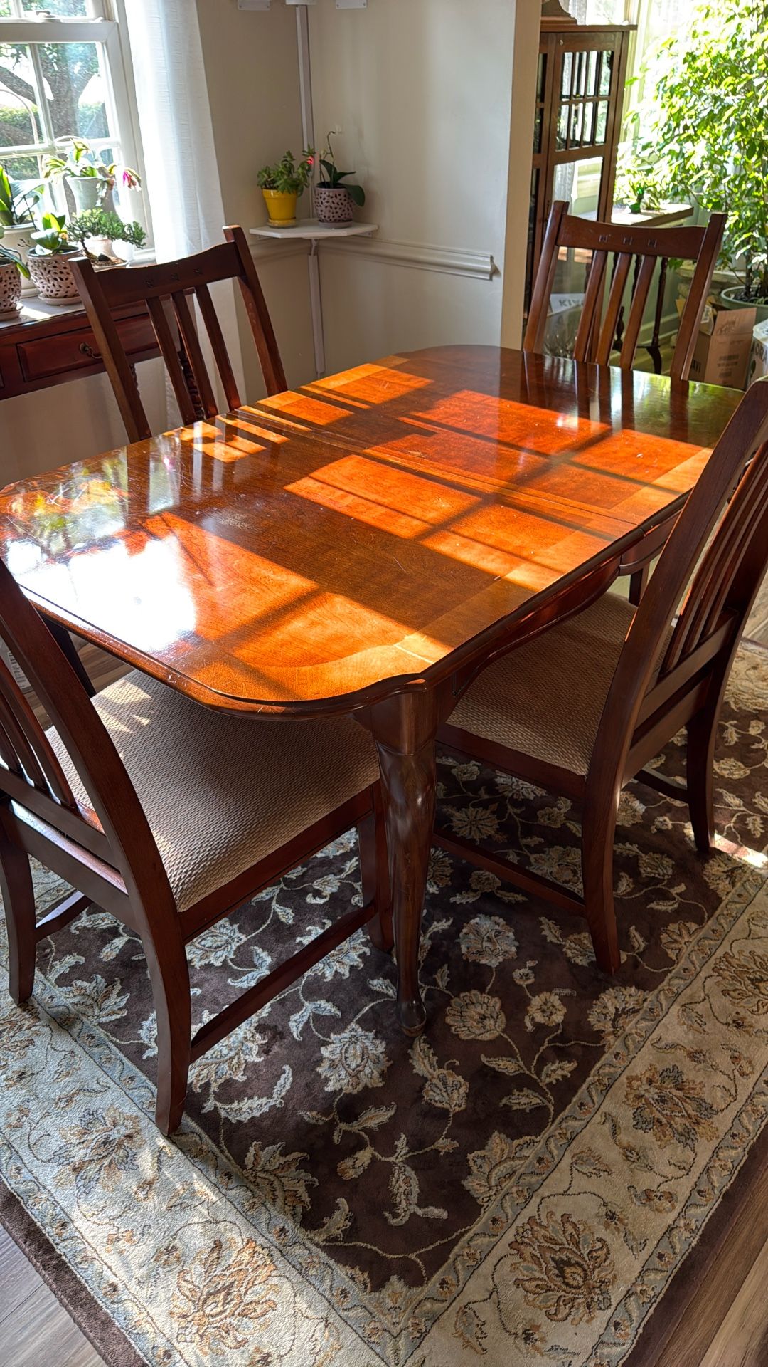 Table,4 Chairs With leaf