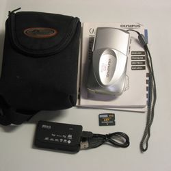Olympus Camedia C-560 3.2MP Digital Still Photo Camera Video Camcorder w/XD card
