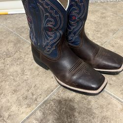 Boy Boots Size 4 Ariat 
