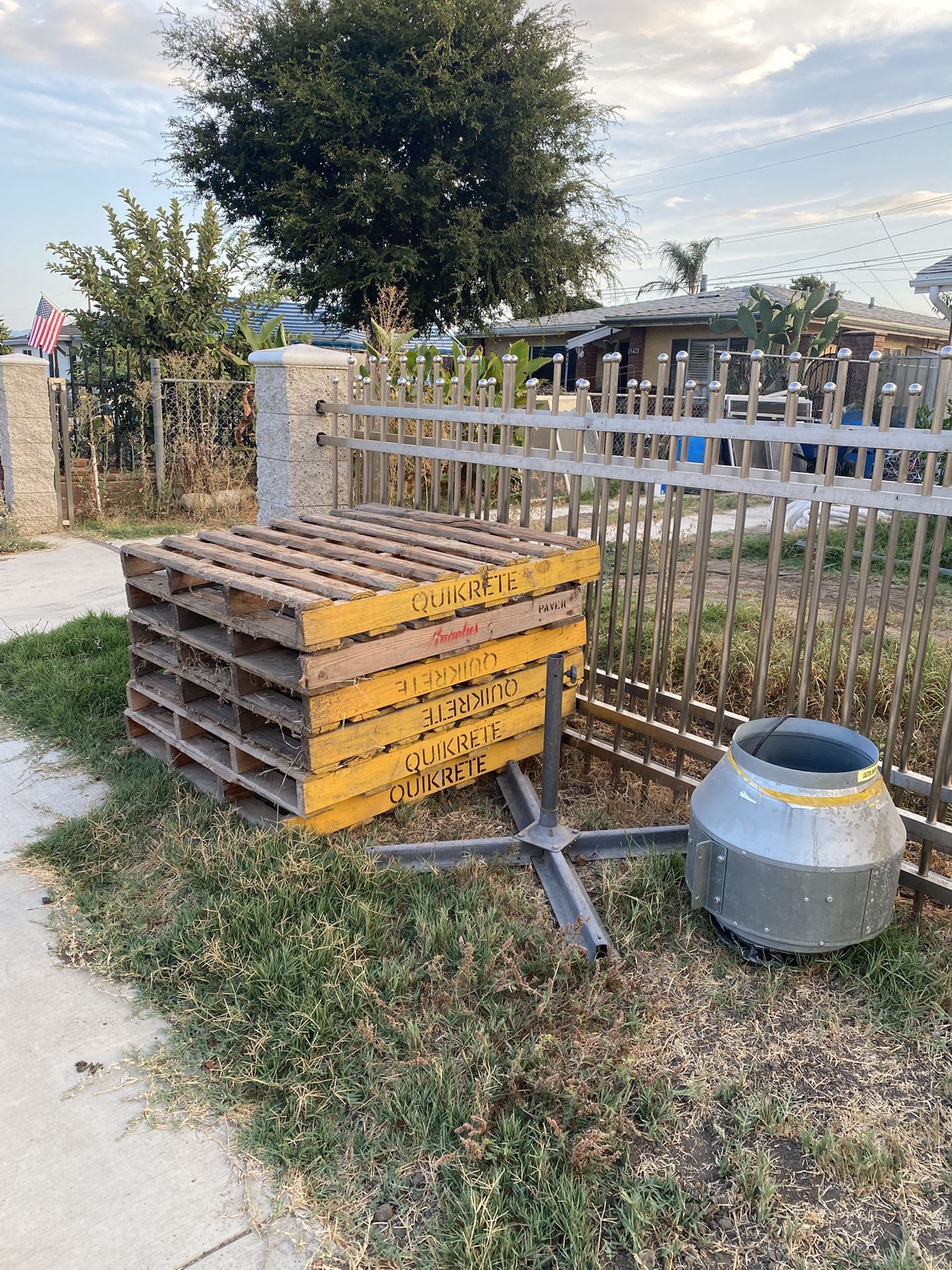 Six Pieces Good Condition Pallets For Free