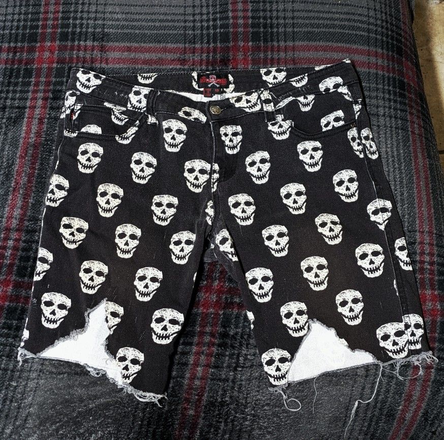 Halloween Skulls All-Over Print Denim Shorts! Sz 32-34 Mens 13 Womens