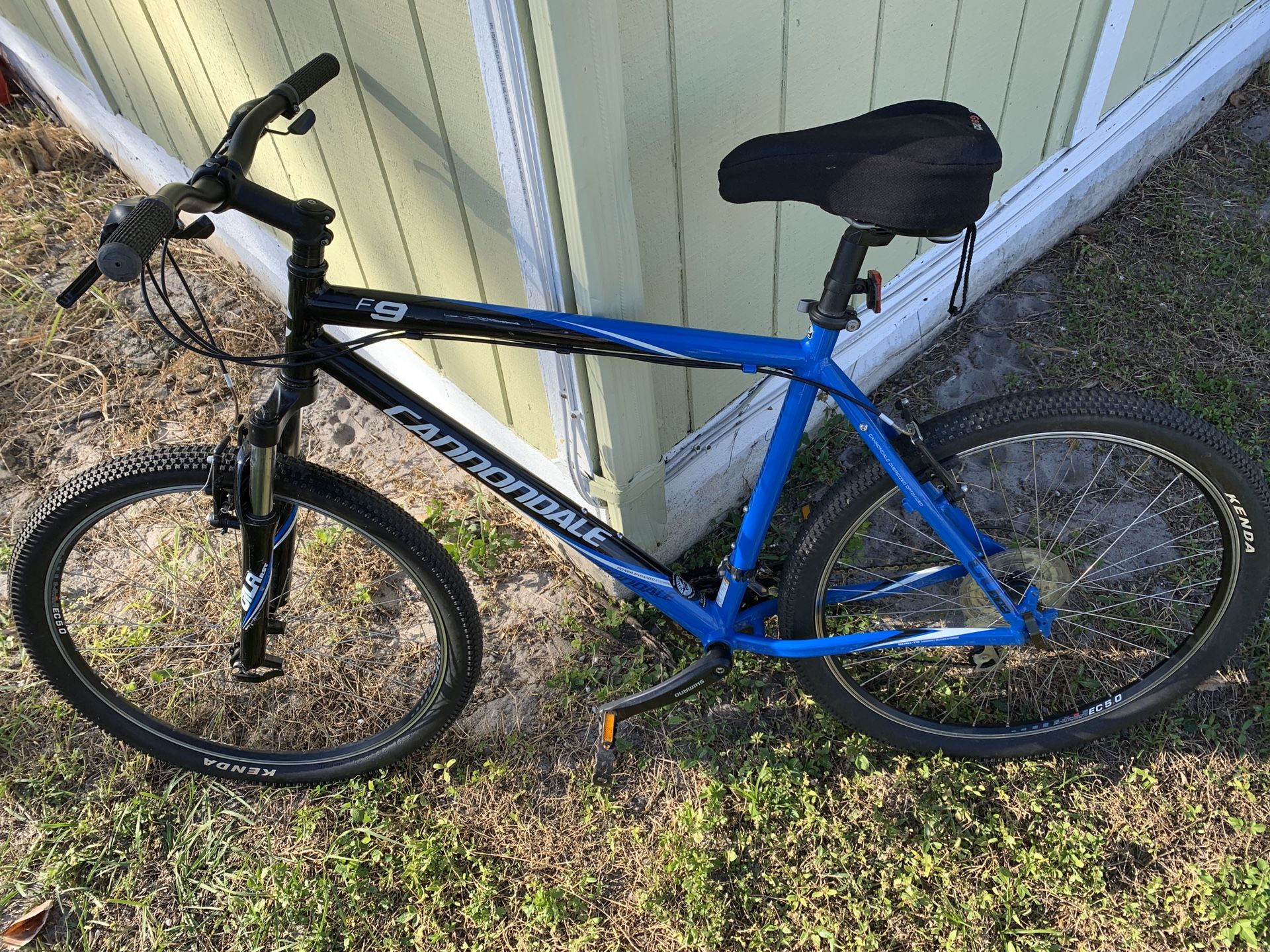 CANNONDALE F9 MOUNTAIN BIKE . 8 SPEED MINT CONDITION--MAKE A REASONABLE OFFER