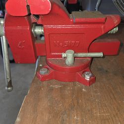 4-inch swivel bench vise,