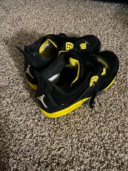 Air Jordan 4 “Thunder” sneakers size 10