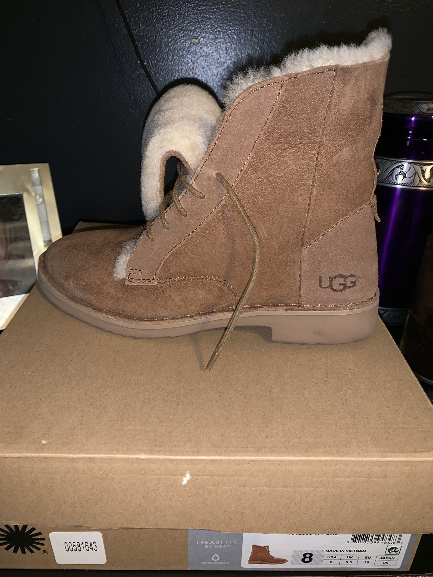 UGG Women Quincy Boots (Rarely Worn)