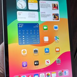 iPad 8th Gen Cellular 10.2! Like New And Unlocked!