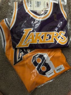Mirtchell & ness Kobe lakers jersey 8 size Xl,L