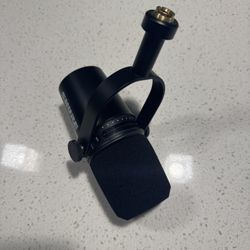 Shure MV7 USB Microphone - Great Condition!