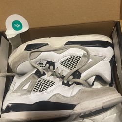 Jordan 4’s Size 3y