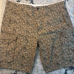 Levi cargo shorts