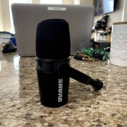 Shure mv7 microphone 