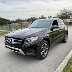 2018 Mercedes Benz GLC300 