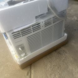 AC Window Unit 