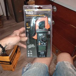 Klein Tools 600A AC/DC AUTO-RANGING DIGITAL Clamp Meter 