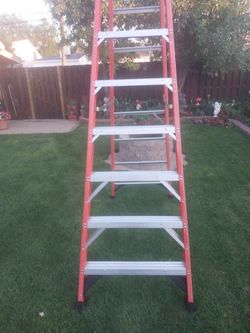 10 ft Ladder Size Werner Fiberglass  ( Brand New )