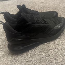 Black Nike 270s Size 7Y