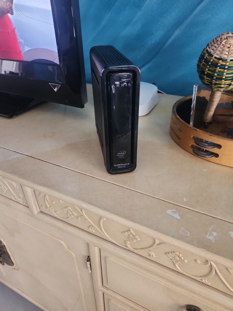 WI-FI ROUTER MODEM 2 IN ONE LIKE NEW