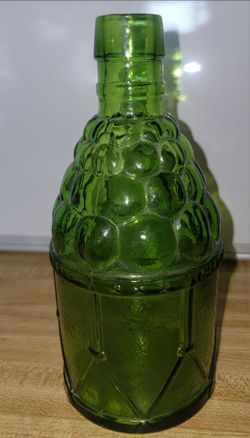 ☆☆☆Vintage Wheaton NJ Collectible 7 3/4”  Cannonballs on Top  Green Glass Bottle