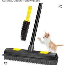 New In 📦.  Special RUBBER BROOM & BRUSH For PET HAIR. 👀 SEE ALL PHOTO'S.  CASH PICKUP ONLY 