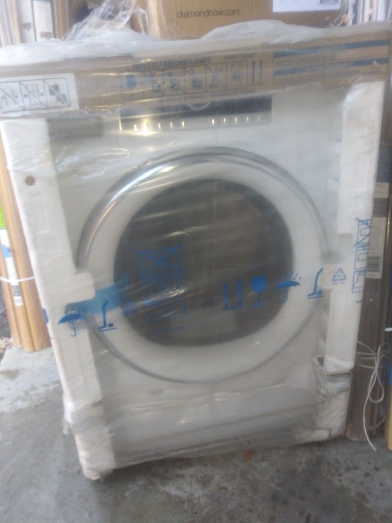 Whirlpool 4.3-cu ft Ventless Heat Pump Stackable Electric Dryer - White
WHD5090GW