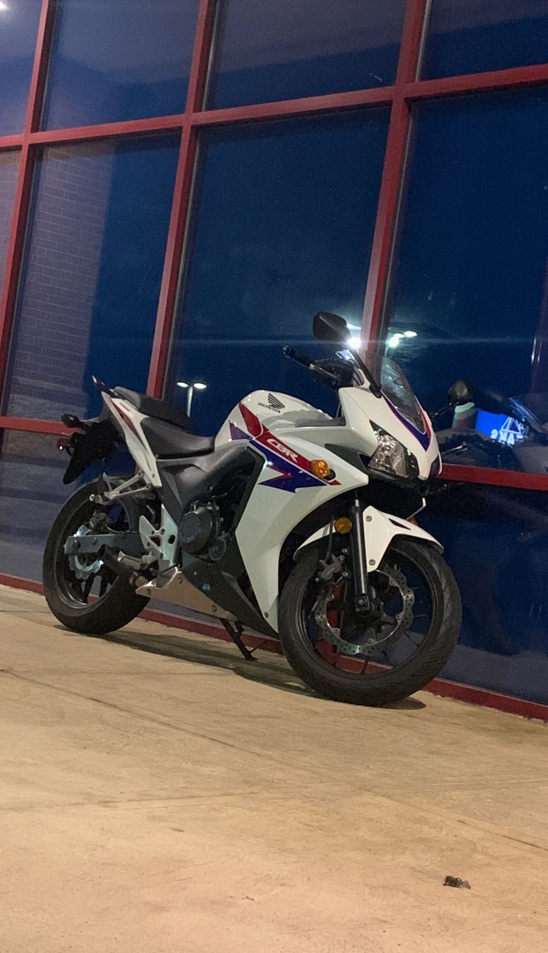 CBR 500 clean title is in good condition