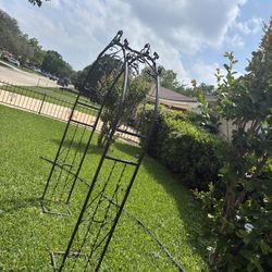 Sweetheart Garden Arch 