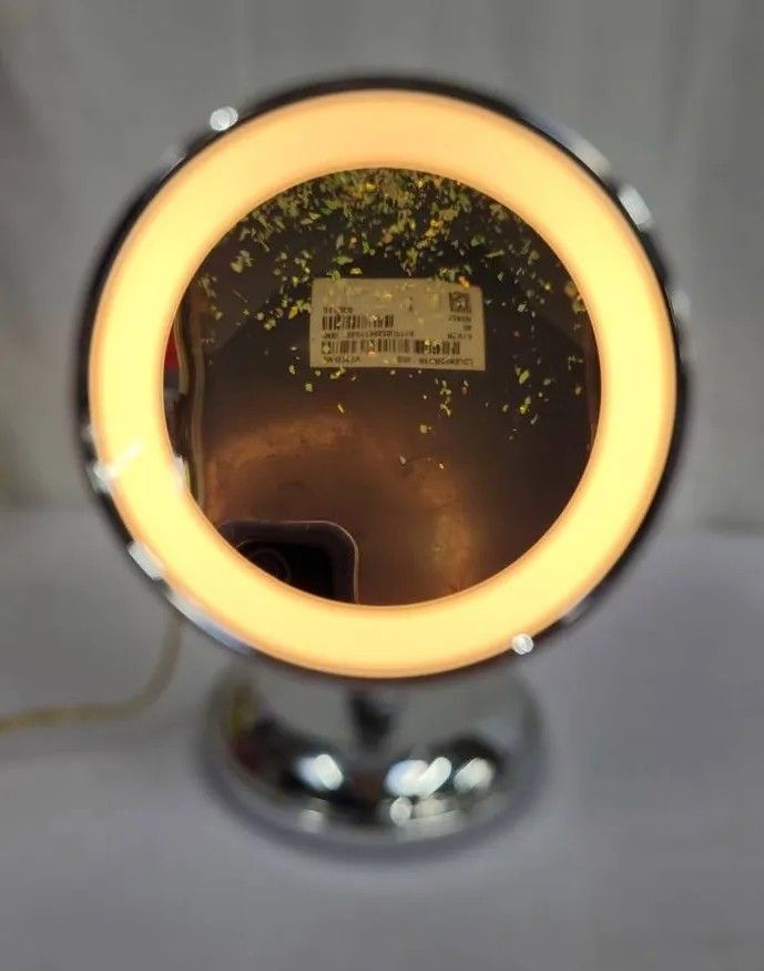 Magnifying Mirror With Light 