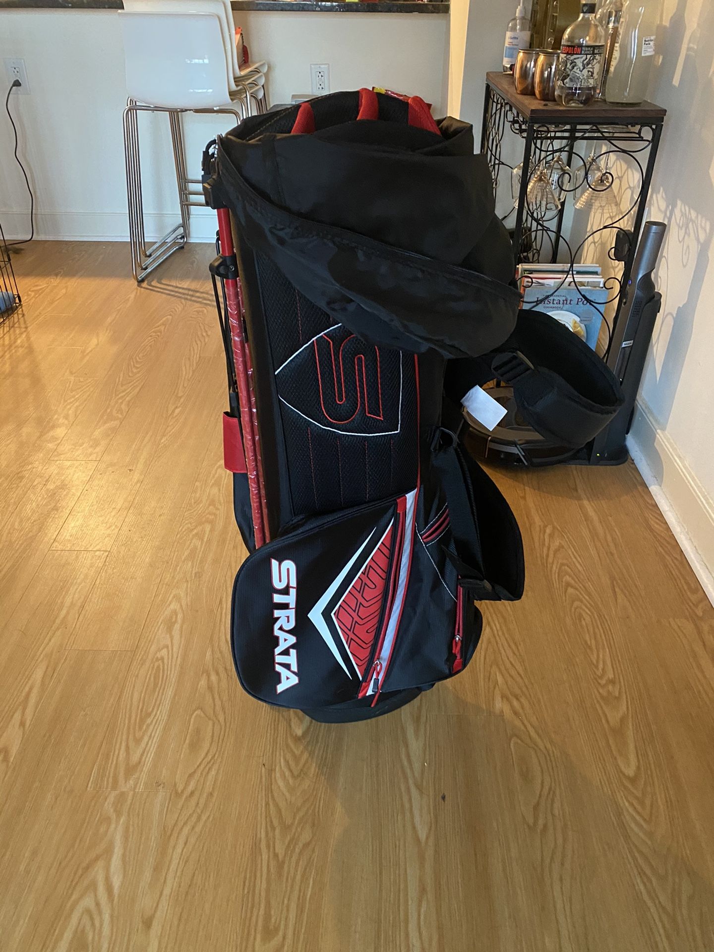 Brand New Callaway Strata Golf Bag w/ rain cover