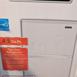 Magic Chef 4.5 Cu Ft 2 Door Mini Refrigerator With Freezer 