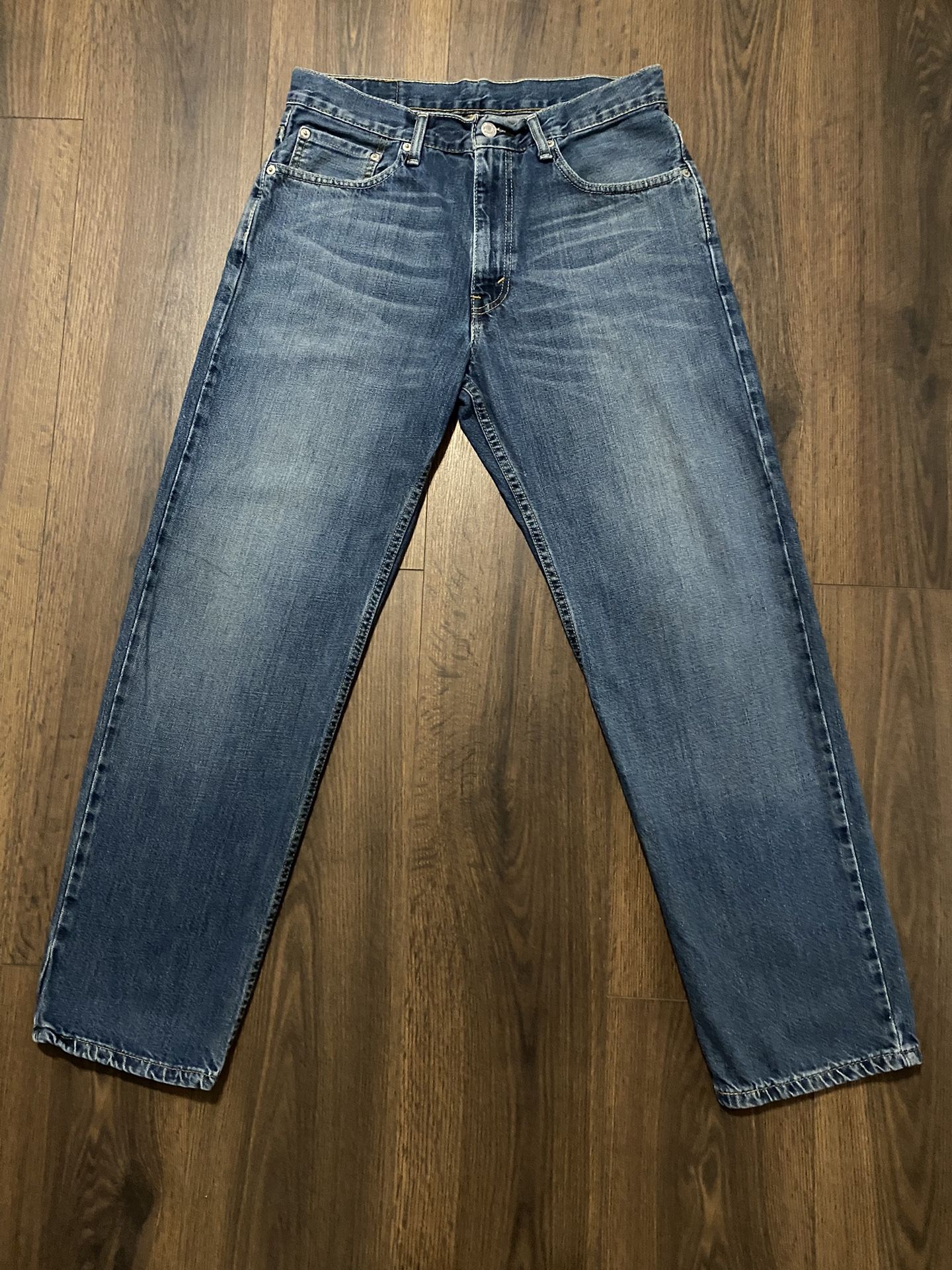 Men’s 550 Levi’s Medium Wash 32 x 30 - has defect