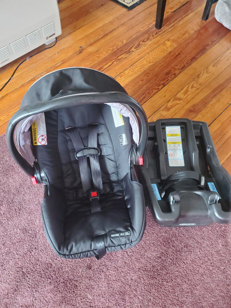 Greco quick to connect infant Carrier like new up to 30 pounds