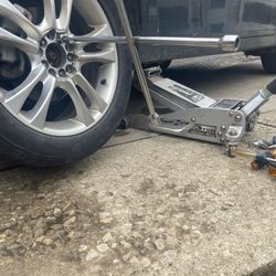 3 Ton Aluminum/Steel power zone hydraulic jack