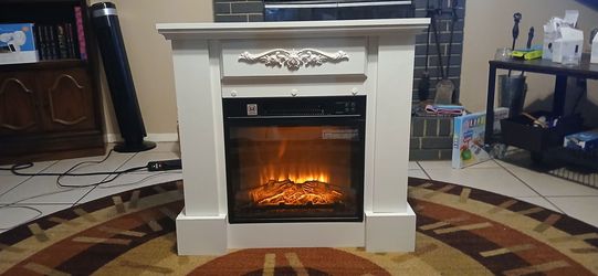 White Freestanding Electric Fireplace/Heater