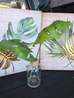 2 8X10 WOOD wall fram palm green and Gold
