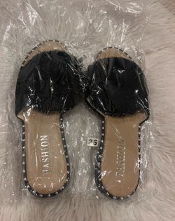 Brandnew Black&Tan Pom-Pom Slide (Size-6)
