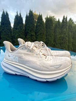 Hoka Clifton 9 size 10