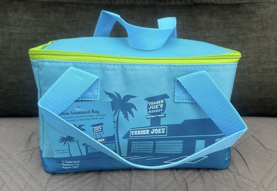 Trader Joes Reusable Insulated Shopping Bag Mini/1.5gallons (blue)