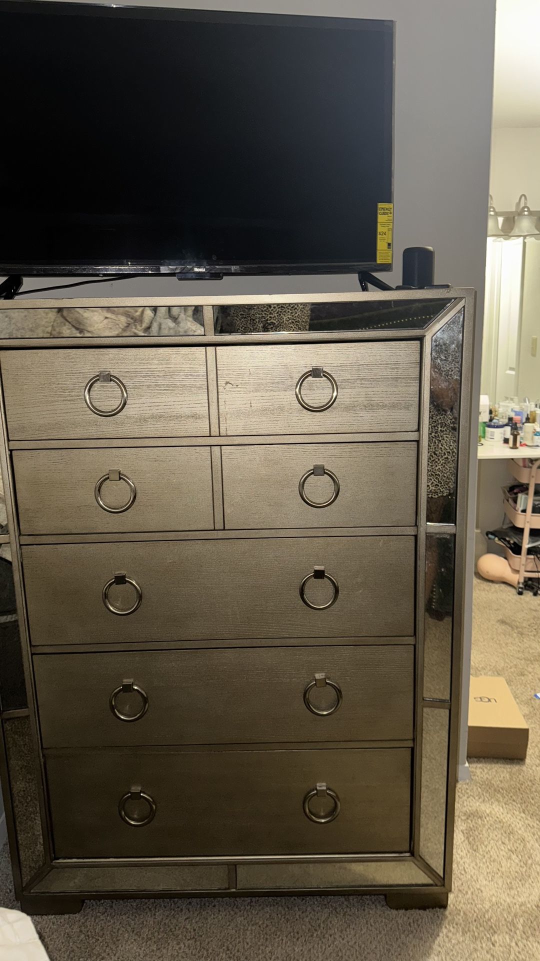 Mirrored dresser-Gold