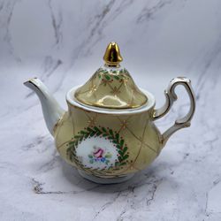 Nantucket Vintage Mini Teapot Beige Gold Net Pink Peony In Green Wreath
