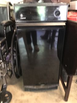 Under counter trash compactor