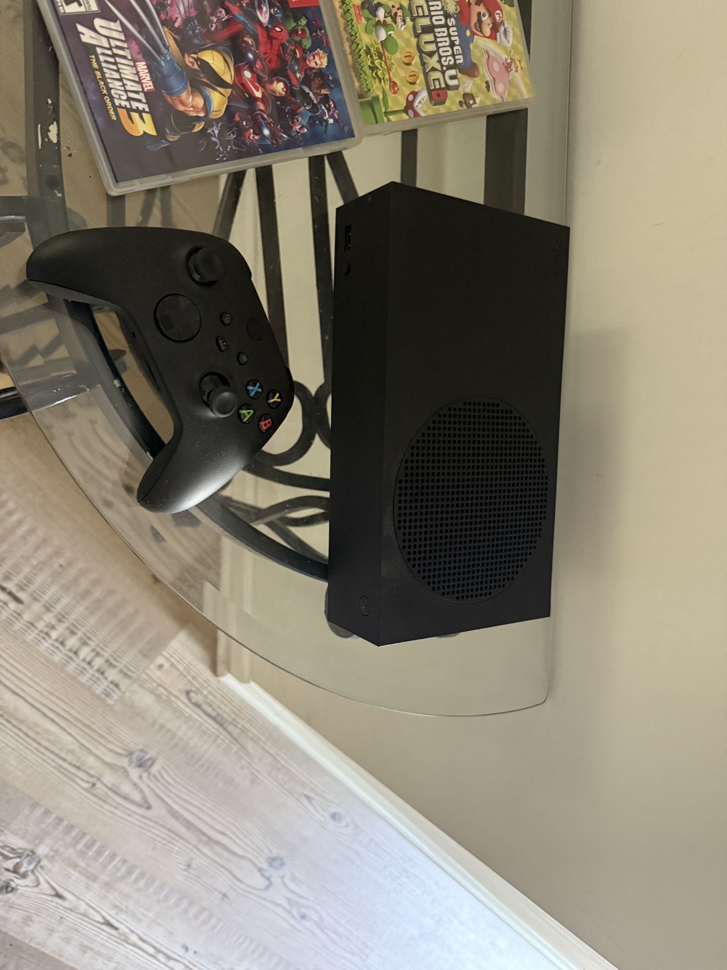 Xbox Series S And Nintendo Switch