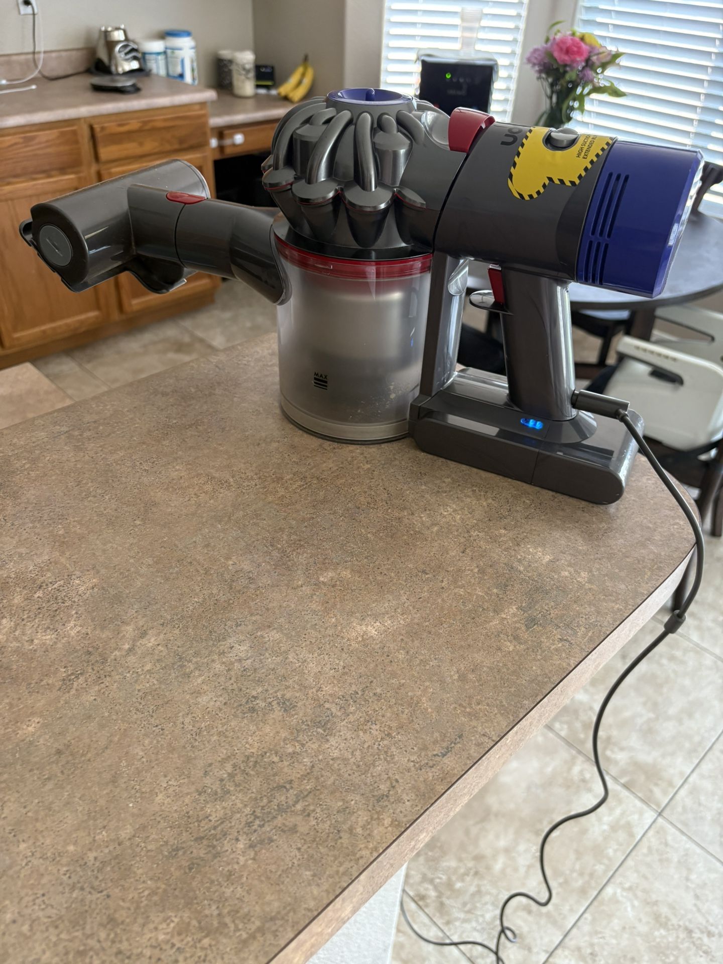 Dyson v8 Cordless Vacuum