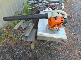 Stihl bg56 gas leaf blower like new