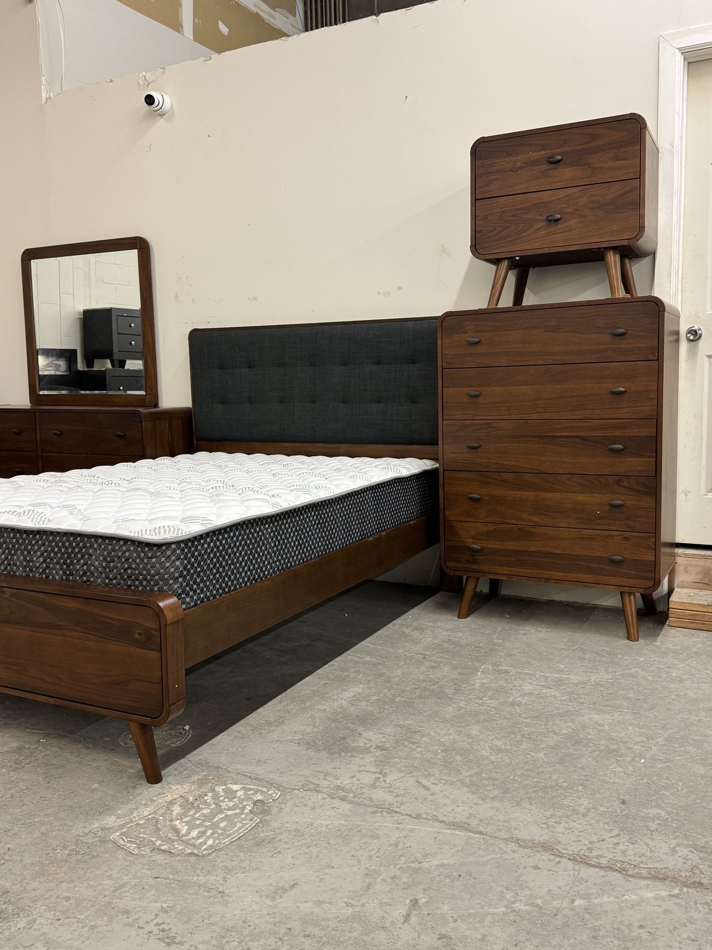 Queen Solid wood stylish platform bedroom set (twin, full & king sizes also available!)