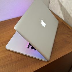 Apple MacBook Pro 13” I5/8GB/256GB SSD $140