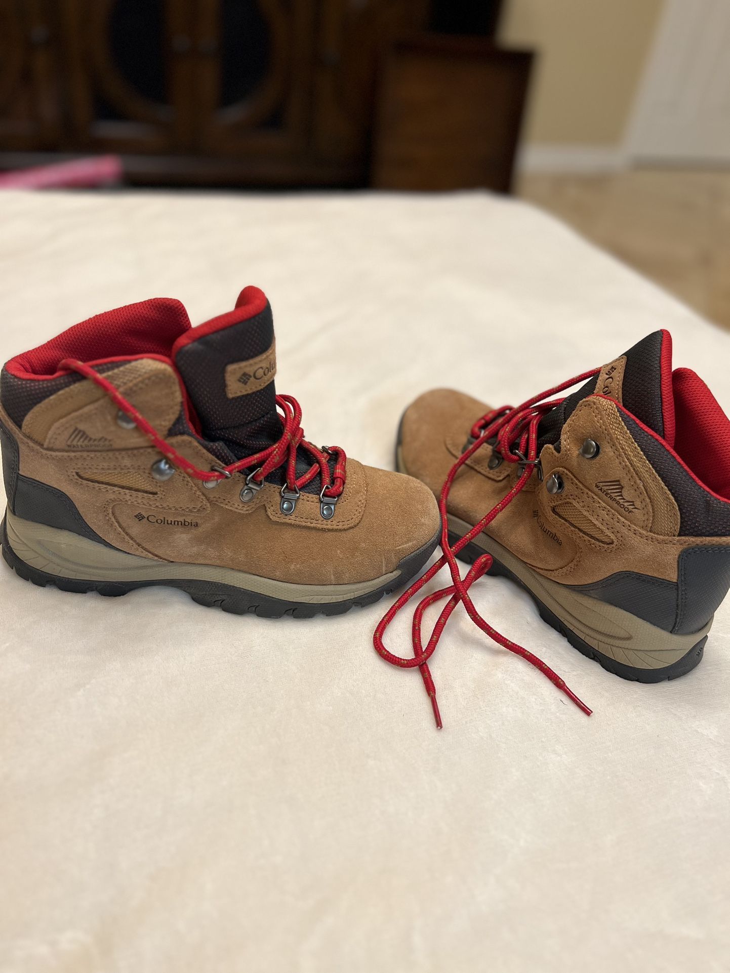 Columbia Hiking Boots 8