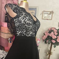 GORGEOUS BLACK LACE DRESS $20.0O NEW