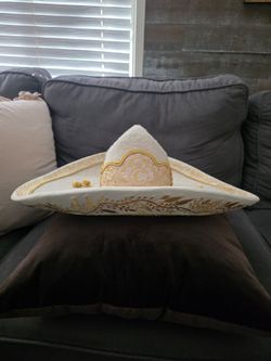 Sombrero Charro de lana pura bordado en Oro color hueso