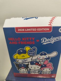 Hello Kitty the cinnamon rolls