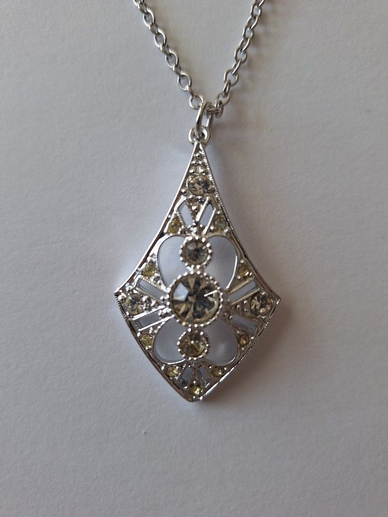 Vintage Sarah Coventry rhinestone pendant necklace